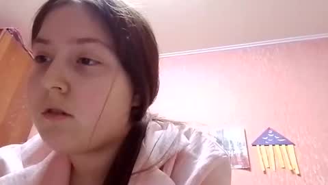 Snapshot of bellahadid8 chatting on 11.19.25 Charming Hamster online show from 11.19.25