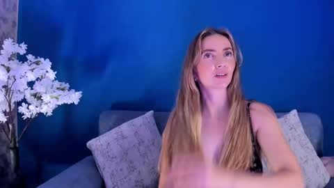 Snapshot of bellamariex chatting on 10.03.25 Bella Marie online show from 10.03.25