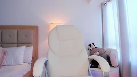 Bella Mia online show from 09.12.25