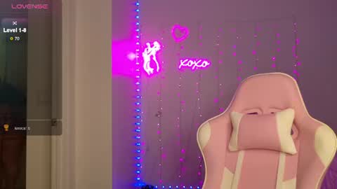 Snapshot of bellamonroee chatting on 07.15.26 Bella Monroe online show from 07.15.26