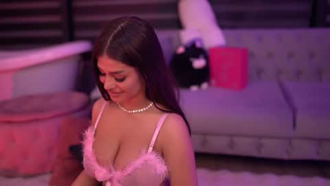 Bella online show from 11.23.25