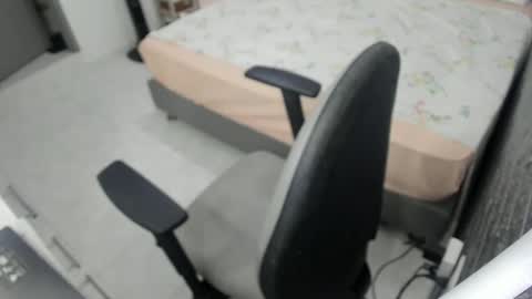 Snapshot of bellaprettty chatting on 01.08.25 Bella Angelycal online show from 01.08.25