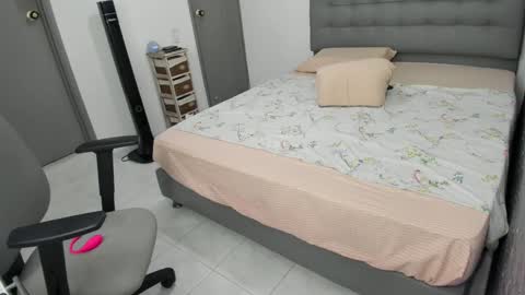 Snapshot of bellaprettty chatting on 02.13.25 Bella Angelycal online show from 02.13.25