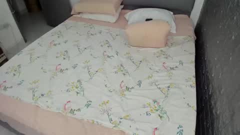 Snapshot of bellaprettty chatting on 11.27.25 Bella Angelycal online show from 11.27.25