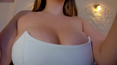 Snapshot of bellarosex1 chatting on 10.24.25  Bella Rose  online show from 10.24.25