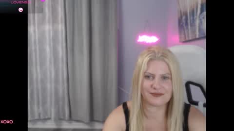 Snapshot of bellastar84 chatting on 09.11.25 Starr40 online show from 09.11.25