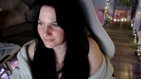 Snapshot of bellastar84 chatting on 04.17.26 Starr40 online show from 04.17.26