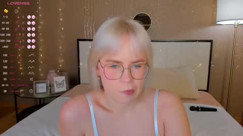 Snapshot of bellatip chatting on 10.18.25 Bella online show from 10.18.25