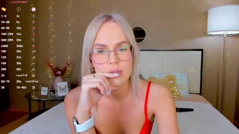 Snapshot of bellatip chatting on 03.08.26 Bella online show from 03.08.26