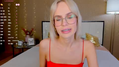 Snapshot of bellatip chatting on 04.11.26 Bella online show from 04.11.26