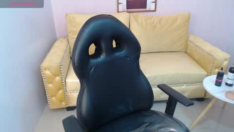 Snapshot of bellatrix_ch chatting on 10.05.25 Bella online show from 10.05.25