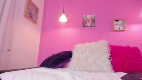 Snapshot of bellawild_ chatting on 02.13.26 Bella Wild online show from 02.13.26