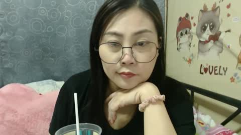 Snapshot of bellbabe chatting on 02.11.25 Bella online show from 02.11.25