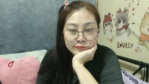 Snapshot of bellbabe chatting on 02.19.25 Bella online show from 02.19.25