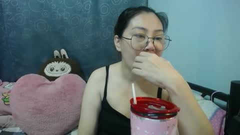 Snapshot of bellbabe chatting on 11.09.25 Bella online show from 11.09.25