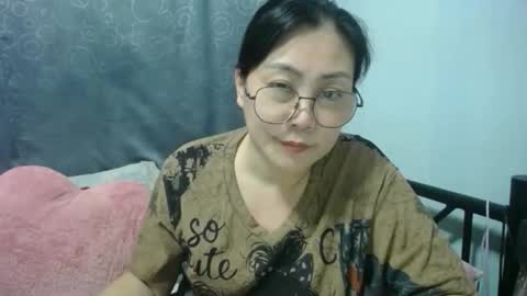 Snapshot of bellbabe chatting on 12.04.25 Bella online show from 12.04.25