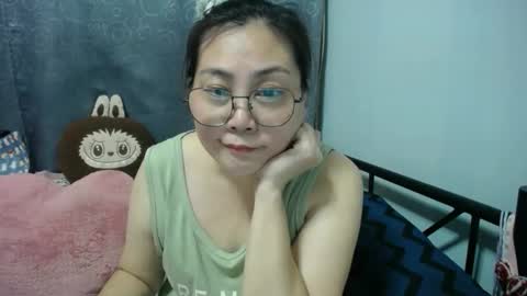 Snapshot of bellbabe chatting on 04.21.26 Bella online show from 04.21.26