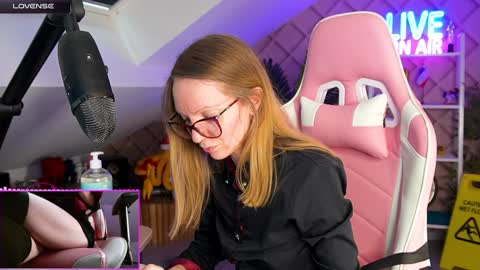 Snapshot of belle_alice chatting on 01.20.25 Alice online show from 01.20.25