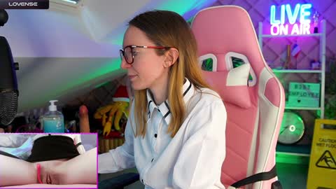 Snapshot of belle_alice chatting on 02.04.25 Alice online show from 02.04.25