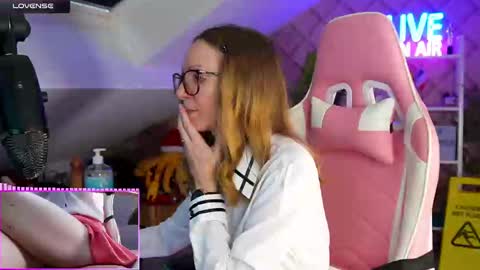 Snapshot of belle_alice chatting on 02.10.25 Alice online show from 02.10.25