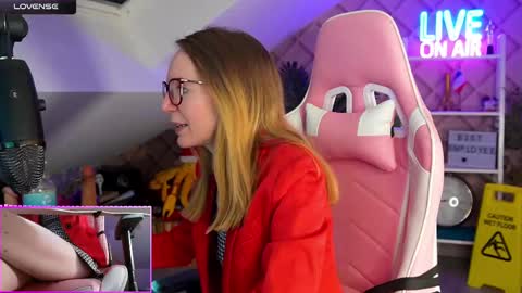 Snapshot of belle_alice chatting on 02.18.25 Alice online show from 02.18.25