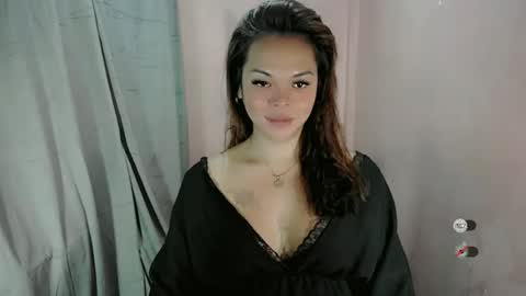 Snapshot of belle_fuckdol chatting on 10.27.25 belle_fuckdol online show from 10.27.25