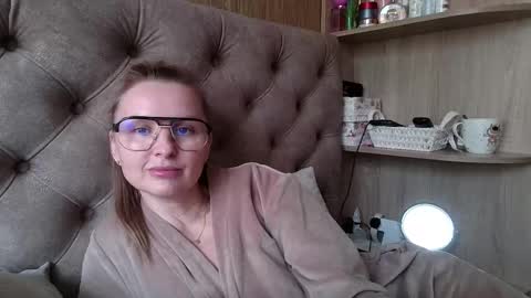 Snapshot of belleamiee chatting on 09.28.25 Amelia online show from 09.28.25