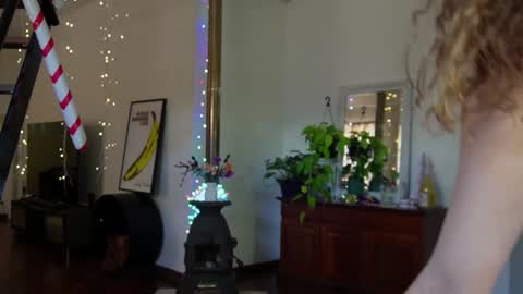 Snapshot of bellebabyboo chatting on 12.21.24 BELLE   online show from 12.21.24