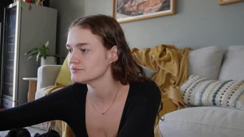 Snapshot of bellebabyboo chatting on 01.05.25 BELLE   online show from 01.05.25