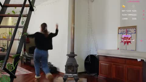 Snapshot of bellebabyboo chatting on 10.14.25 BELLE   online show from 10.14.25