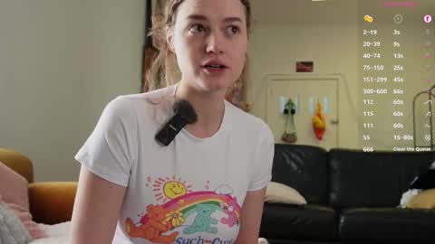 Snapshot of bellebabyboo chatting on 10.17.25 BELLE   online show from 10.17.25