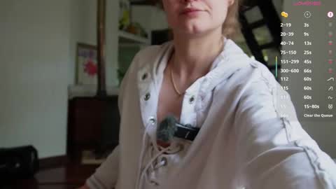 Snapshot of bellebabyboo chatting on 10.26.25 BELLE   online show from 10.26.25