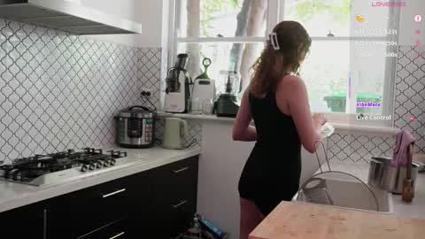 Snapshot of bellebabyboo chatting on 10.28.25 BELLE   online show from 10.28.25