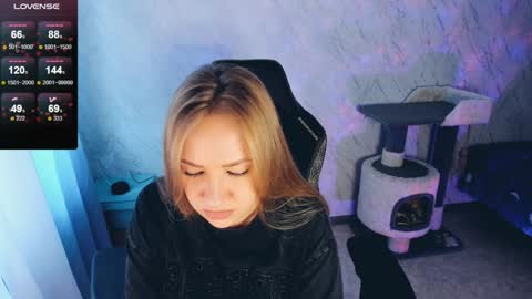 Snapshot of bellezza_ chatting on 12.18.24 Your Annabelle Wolf online show from 12.18.24