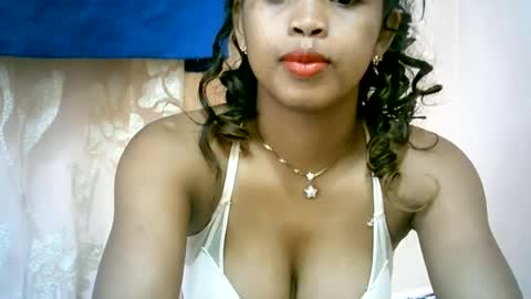 Snapshot of bellibellah chatting on 06.15.26 BelliBellah online show from 06.15.26