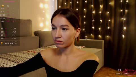 Snapshot of bellla_haddid chatting on 05.06.26 Bella online show from 05.06.26