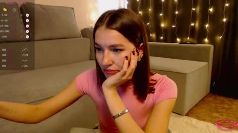 Snapshot of bellla_haddid chatting on 05.08.26 Bella online show from 05.08.26