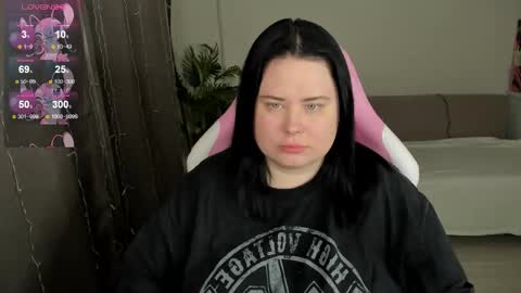 LinaBoo online show from 12.04.25