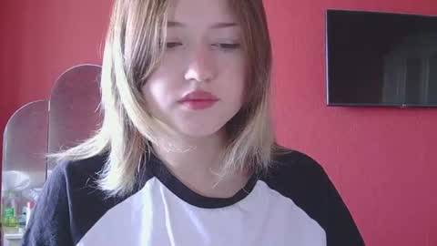 Snapshot of belovedmary chatting on 06.15.26 belovedmary online show from 06.15.26