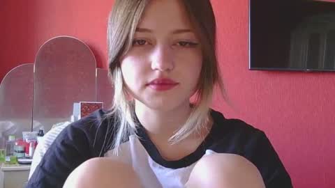 Snapshot of belovedmary chatting on 06.19.26 belovedmary online show from 06.19.26