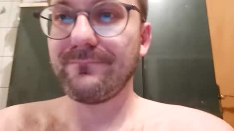 Snapshot of ben00189 chatting on 10.28.25 ben00189 online show from 10.28.25