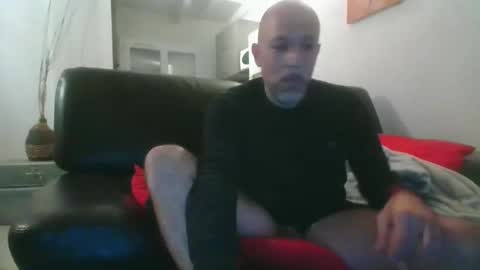 Snapshot of benbare13 chatting on 11.10.25 benbare13 online show from 11.10.25