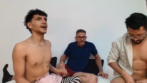 Snapshot of benjamin613999 chatting on 12.18.25 benjamin online show from 12.18.25