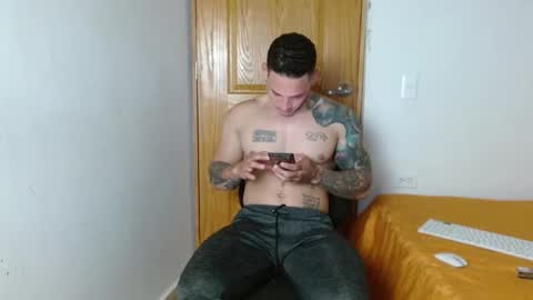 Snapshot of benjamin_isaac chatting on 02.04.25 benjamin_isaac online show from 02.04.25