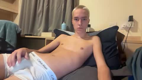 Snapshot of benji_j8 chatting on 11.09.25 benji_j8 online show from 11.09.25