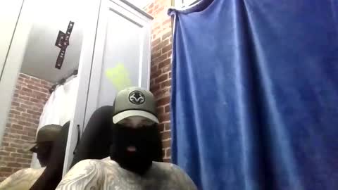 Snapshot of bennetsinit chatting on 12.18.25 smokin n cammin online show from 12.18.25