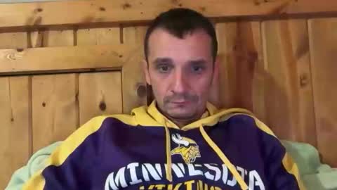 Snapshot of bennymn chatting on 04.10.26 benny and innocentvixon online show from 04.10.26