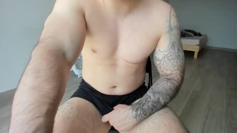 Snapshot of benthebodybuilder chatting on 04.19.26 Ben Braxton online show from 04.19.26