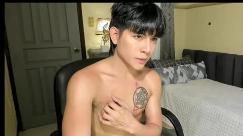 Snapshot of bentlyfuck chatting on 04.28.26 bentlyfuck online show from 04.28.26