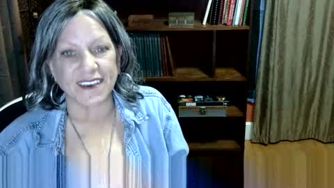 Snapshot of bentmountain chatting on 04.12.26 DeniseDavid online show from 04.12.26